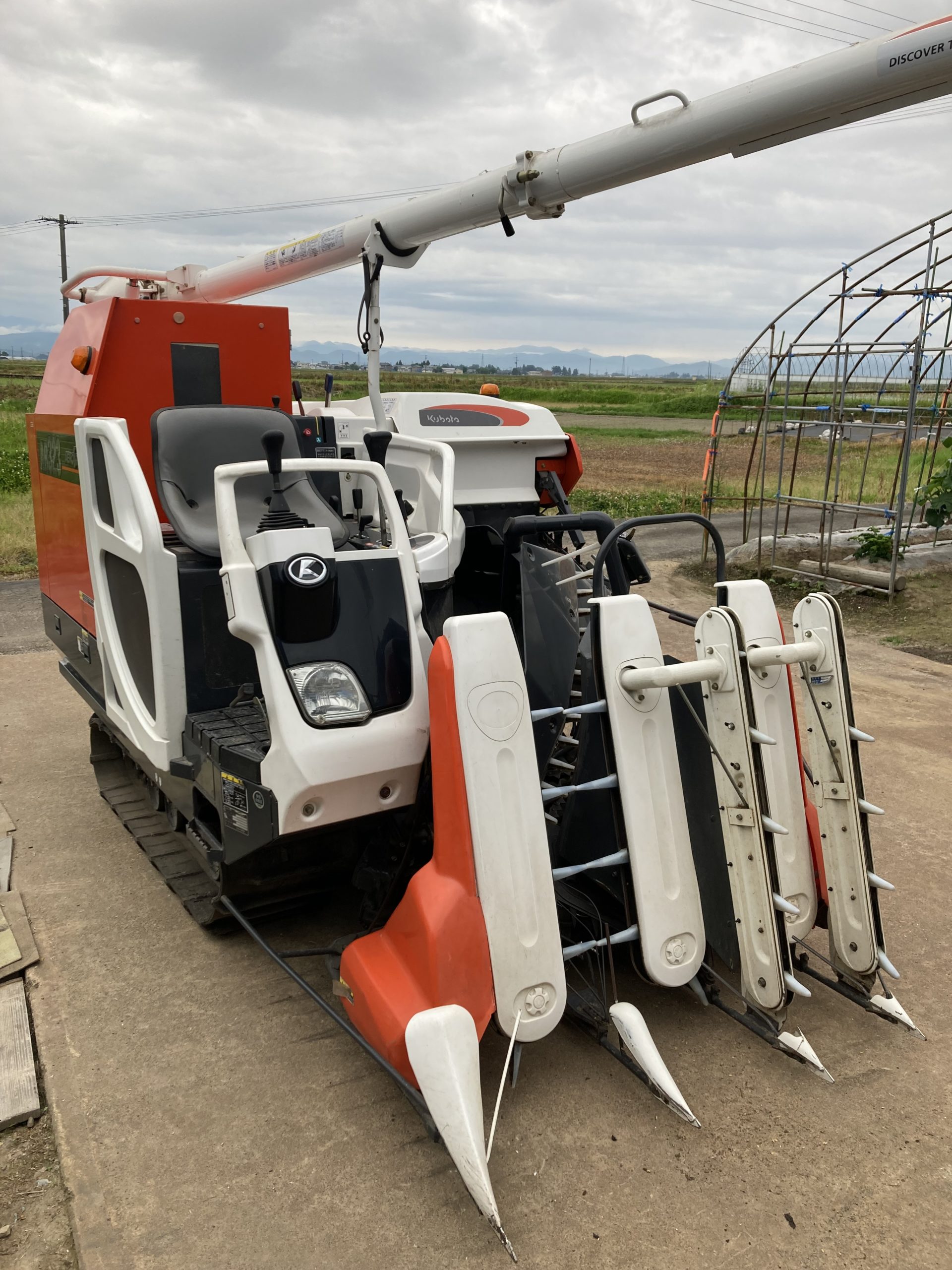 コンバインを運転するには、何の免許が必要か？ - 秋田県の農機具買取